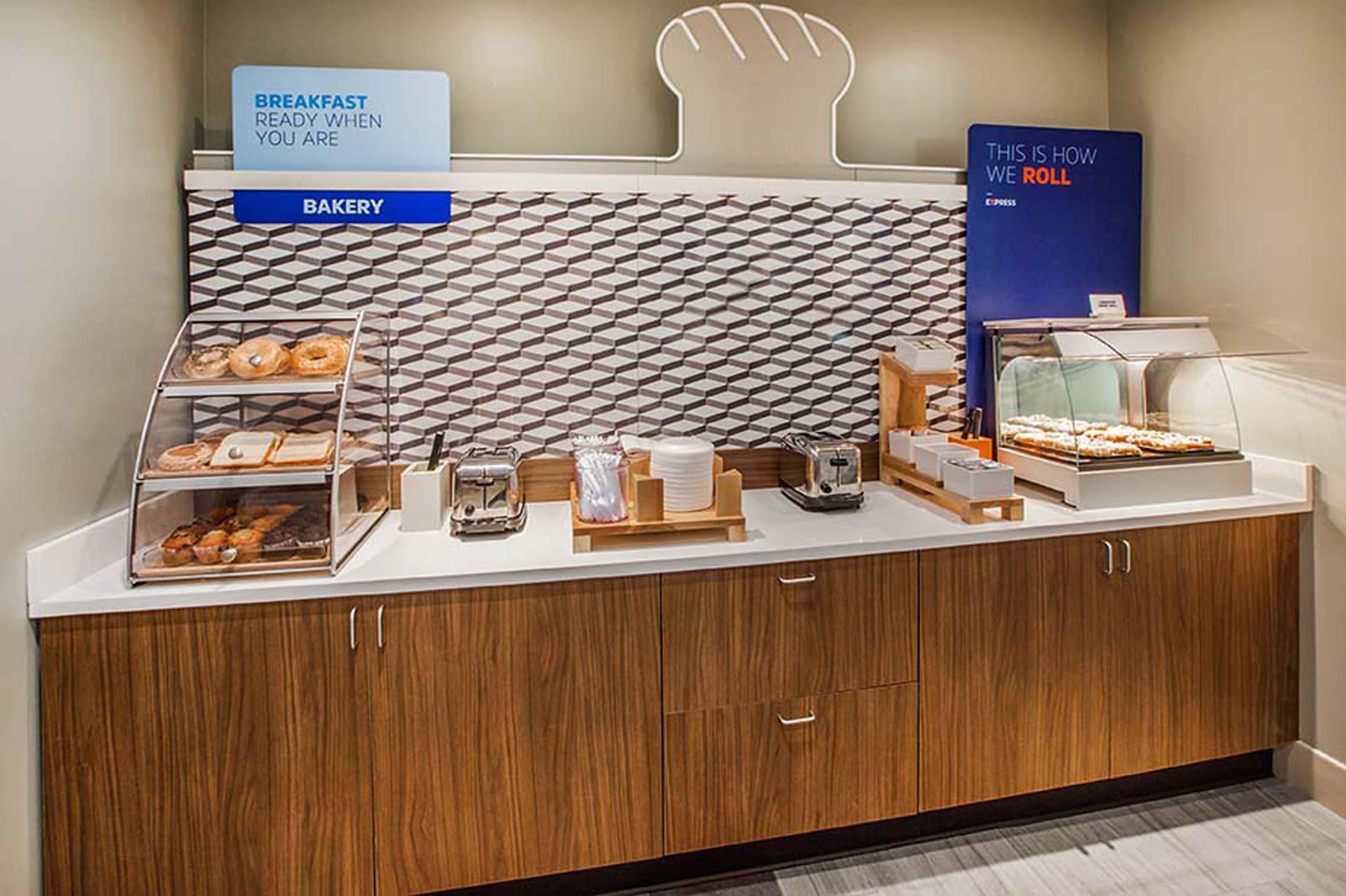 Holiday Inn Express Tomball By Ihg Bagian luar foto