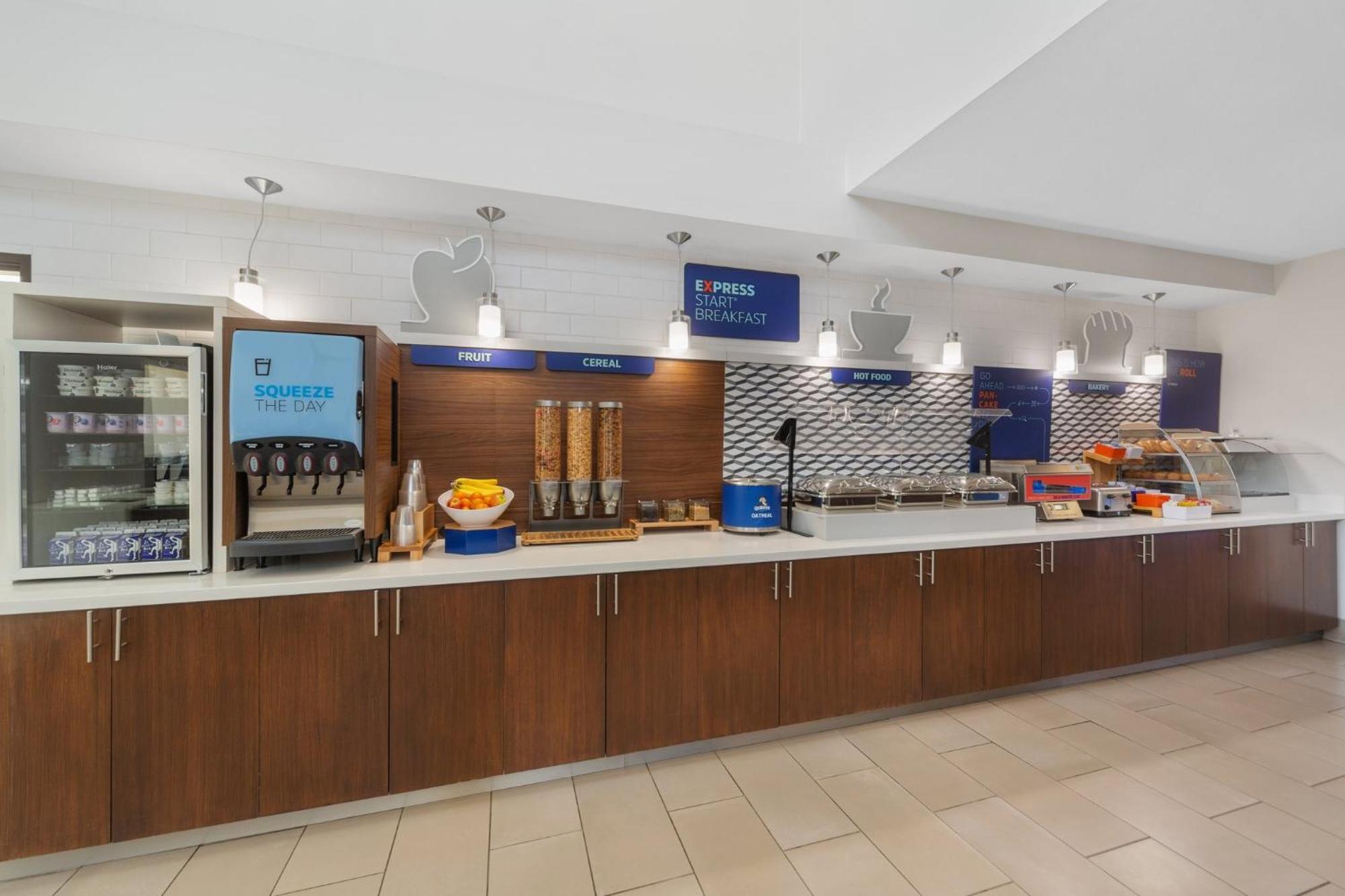 Holiday Inn Express Tomball By Ihg Bagian luar foto