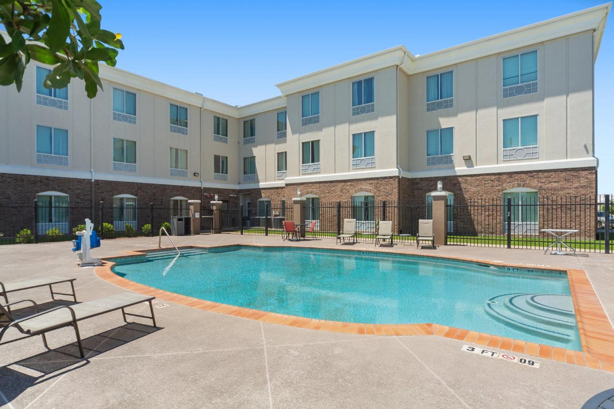 Holiday Inn Express Tomball By Ihg Bagian luar foto