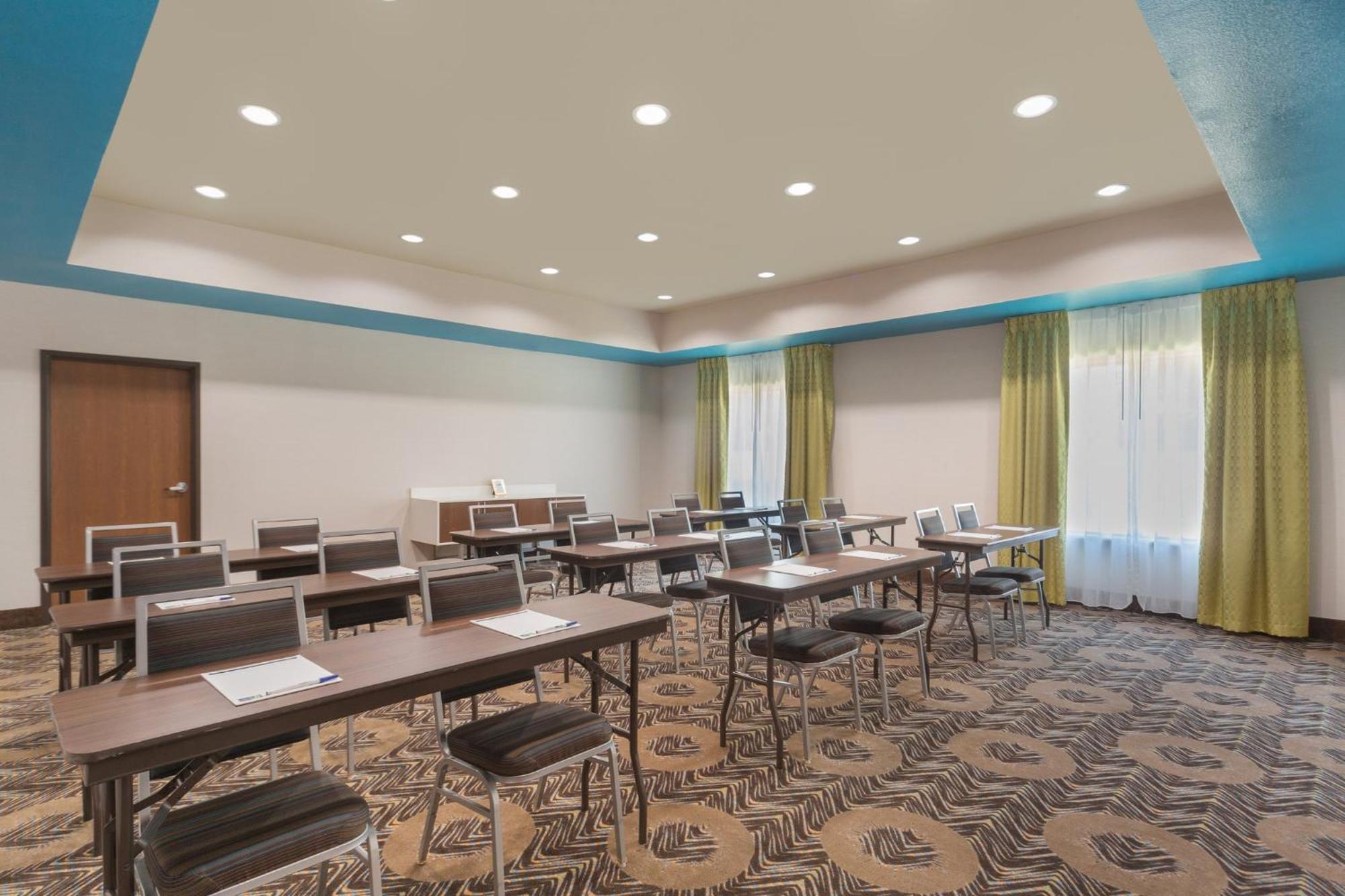 Holiday Inn Express Tomball By Ihg Bagian luar foto