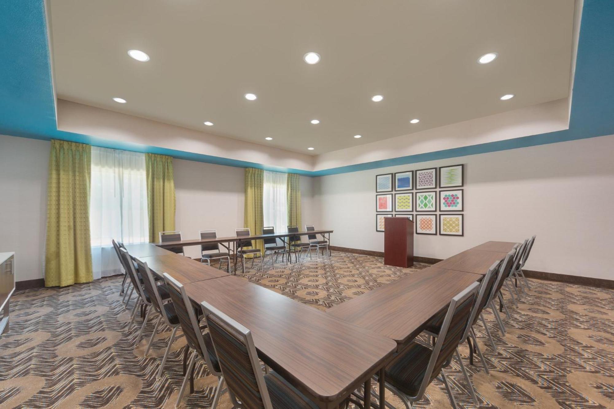 Holiday Inn Express Tomball By Ihg Bagian luar foto