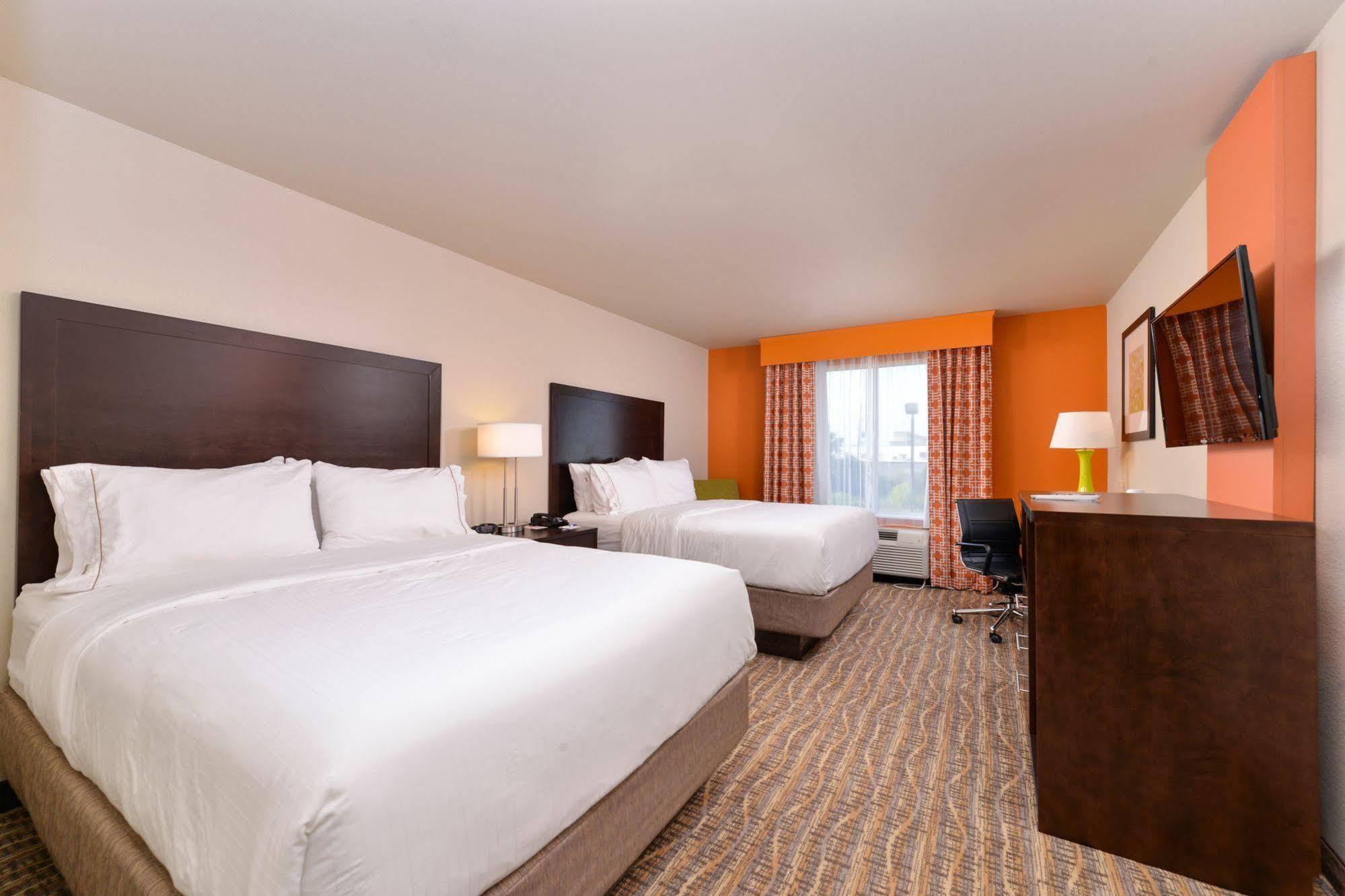 Holiday Inn Express Tomball By Ihg Bagian luar foto