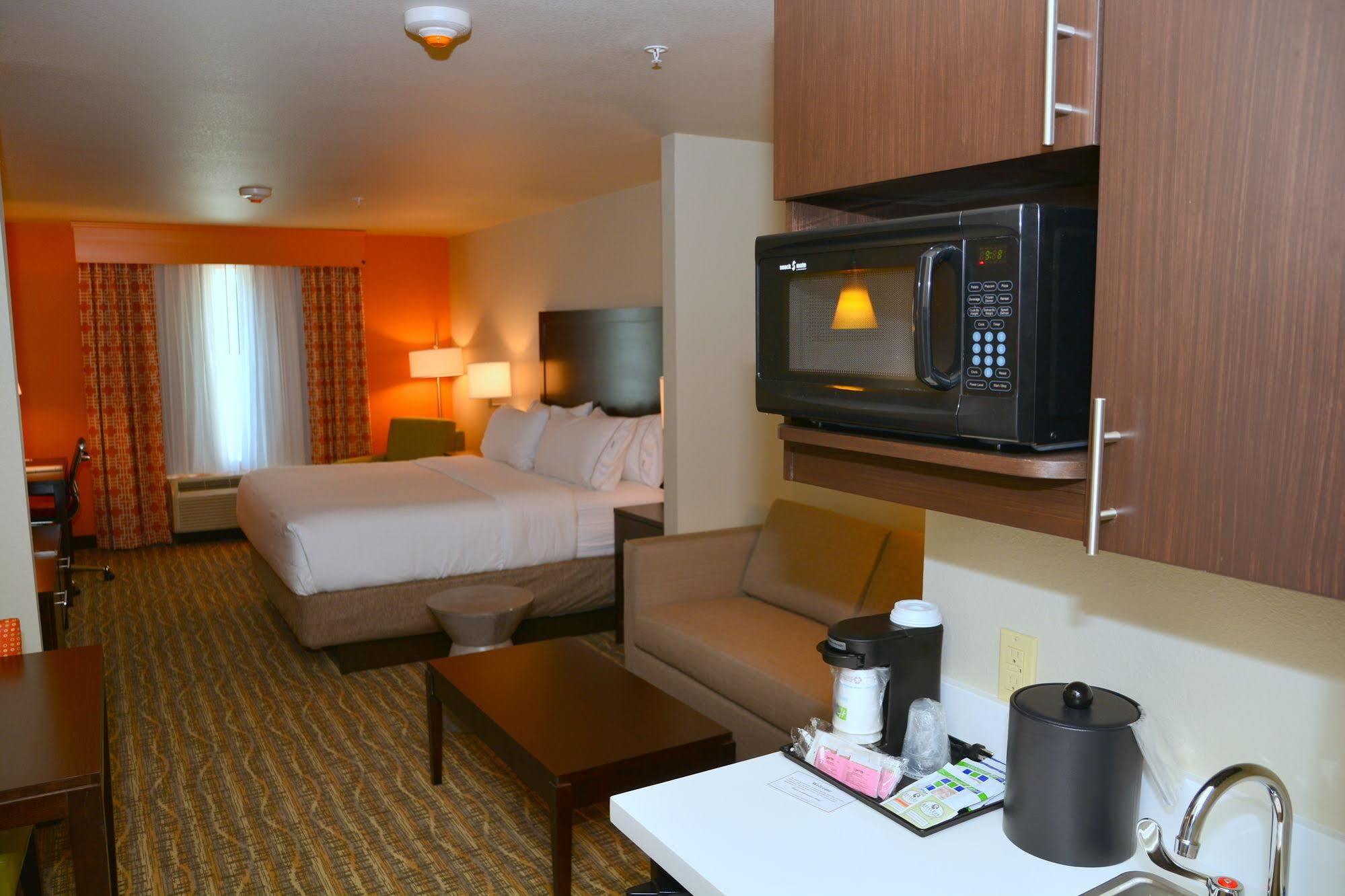 Holiday Inn Express Tomball By Ihg Bagian luar foto