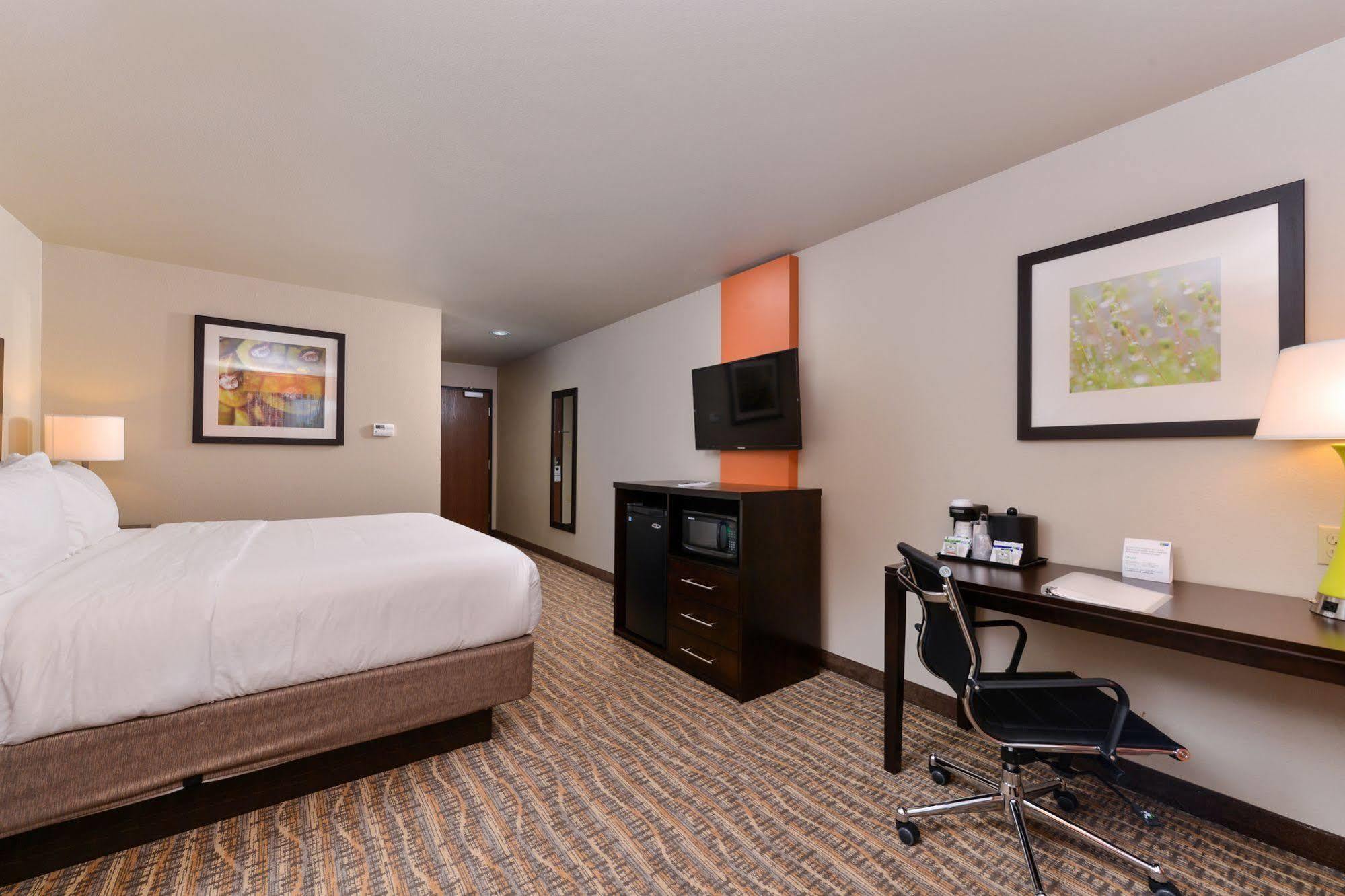 Holiday Inn Express Tomball By Ihg Bagian luar foto